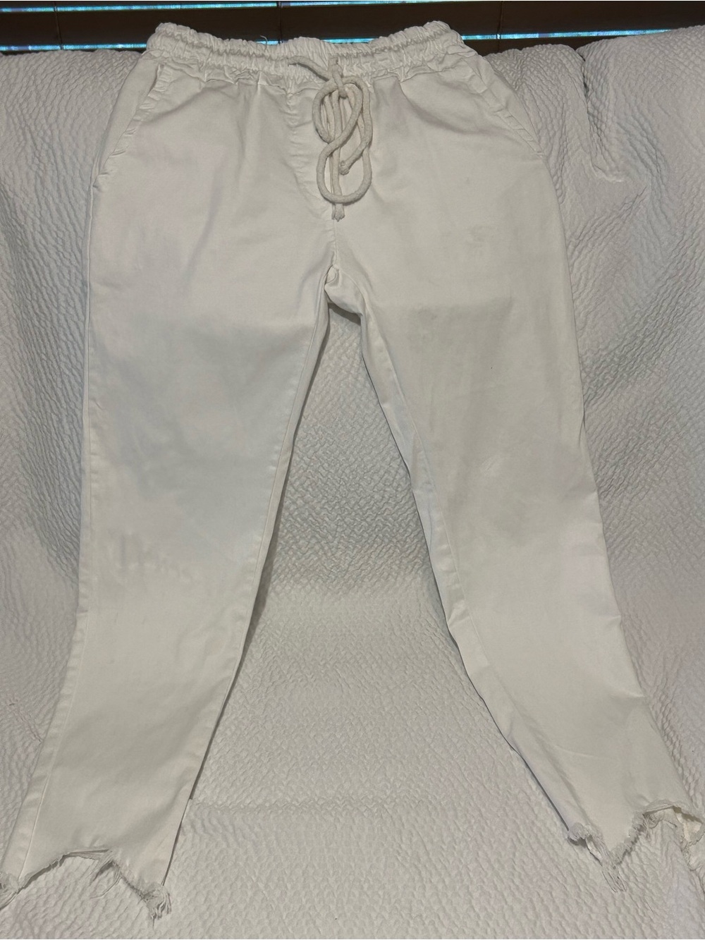 White drawstring  capri like pants 2 pockets in back cut offs at bottom